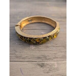 Vintage‎ ART Mode Gold Tone Hinged Bangle Bracelet Green Amber Cabochon Signed